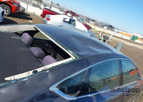 2015 Chrysler 200 Lx z USA, uszkodzony, nr VIN 1C3CCCFB2FN550900